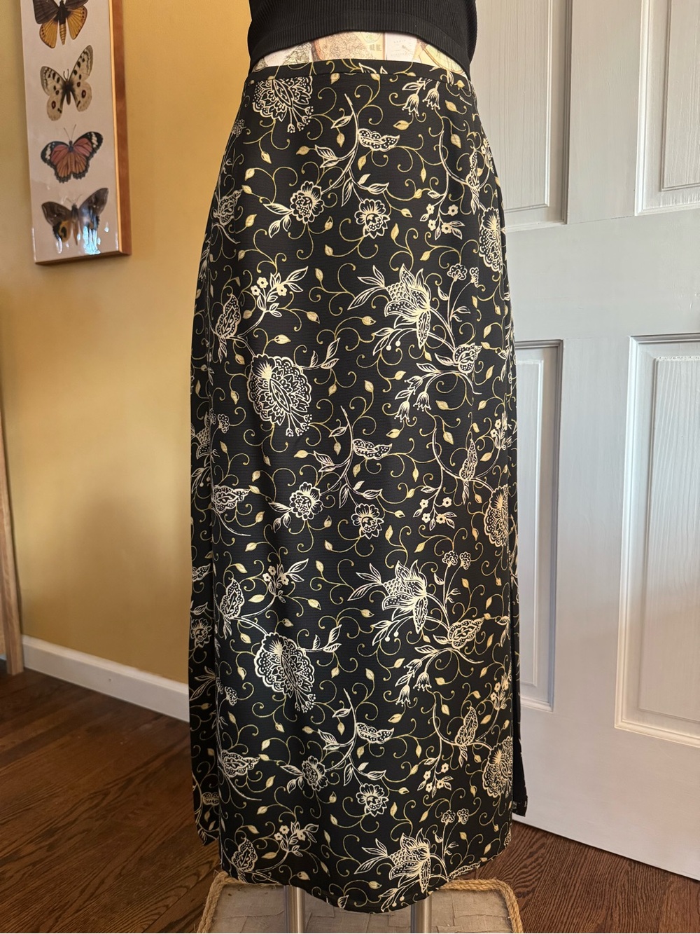 Kazu Silk Vintage Black with Tan Beige Cream Floral size 10